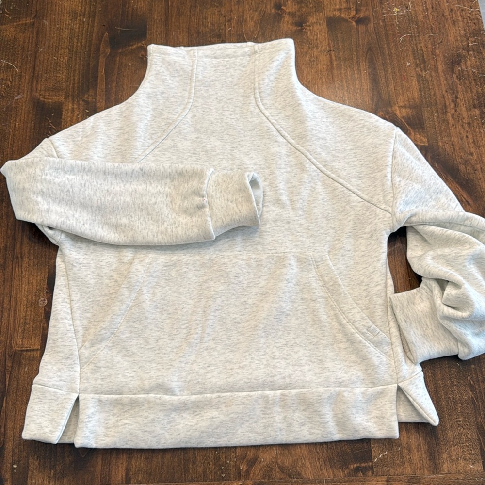 Athleta girl size medium 8-10 soft pullover